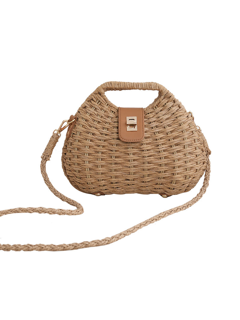 Bolso de paja tejida con cierre de cordón.