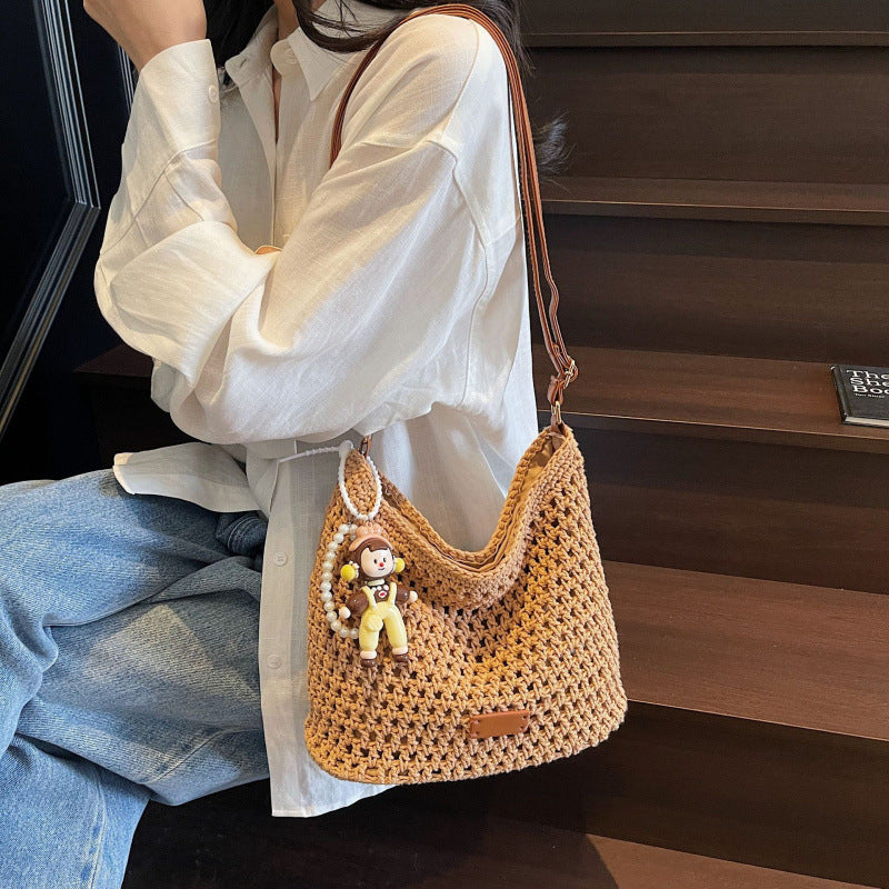 Bolso tejido con aberturas