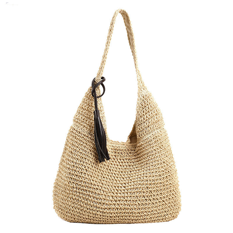Bolso de playa tejido con correa.