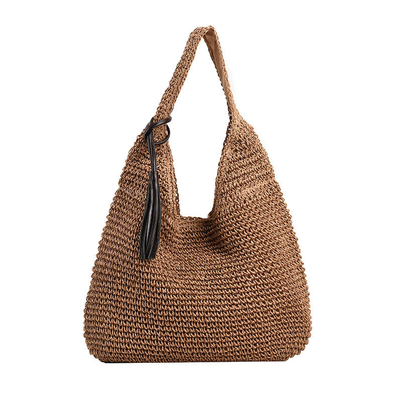 Bolso de playa tejido con correa.
